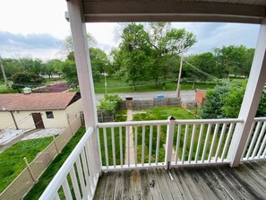 Property grounds - 1BR Apartment – Washer/Dryer, Fenced Backyard, Free Parking, Near Arch (St. Louis)