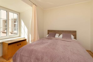 2 habitaciones, tabla de planchar con plancha, wifi y ropa de cama 
