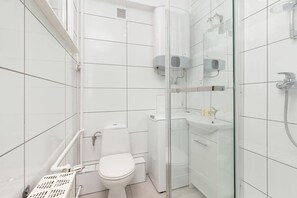 Ducha, secador de pelo y toallas