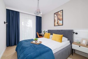 1 habitación, escritorio, tabla de planchar con plancha y wifi 