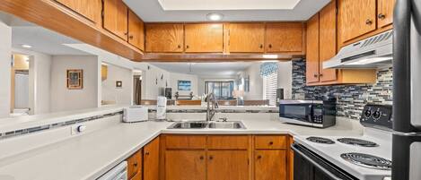 Kühlschrank, Mikrowelle, Ofen, Geschirrspüler