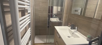 5-bed apartment, Risoul resort, close to shops and slopes