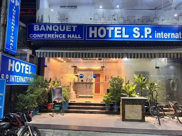 A hotel with a prominent sign for the "Banquet & Conference Hall" and "Hotel S.P. International". - Hotel S P International Unit Mavis Group (Lucknow)