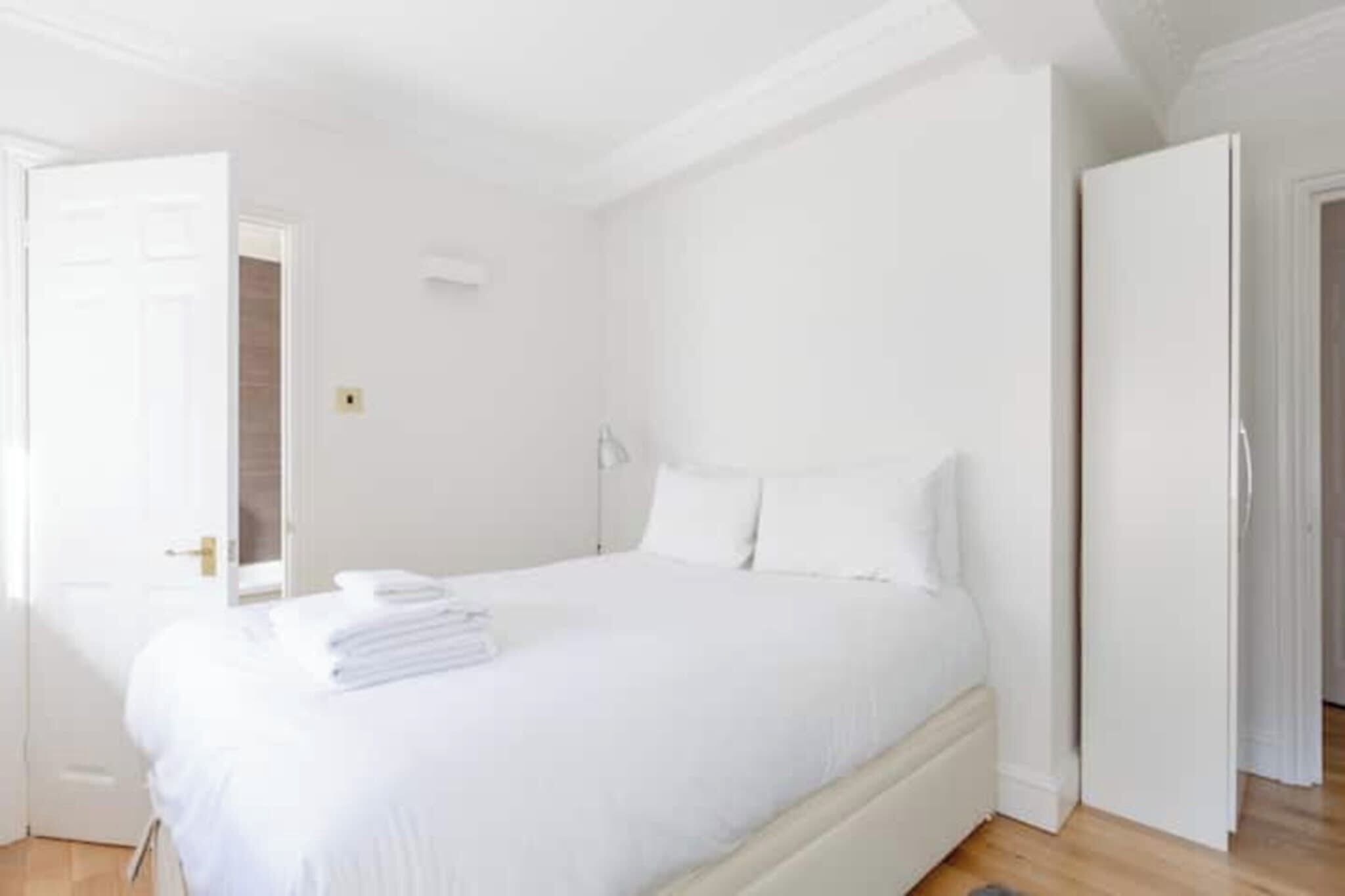 2 bedrooms, iron/ironing board, Internet, bed sheets