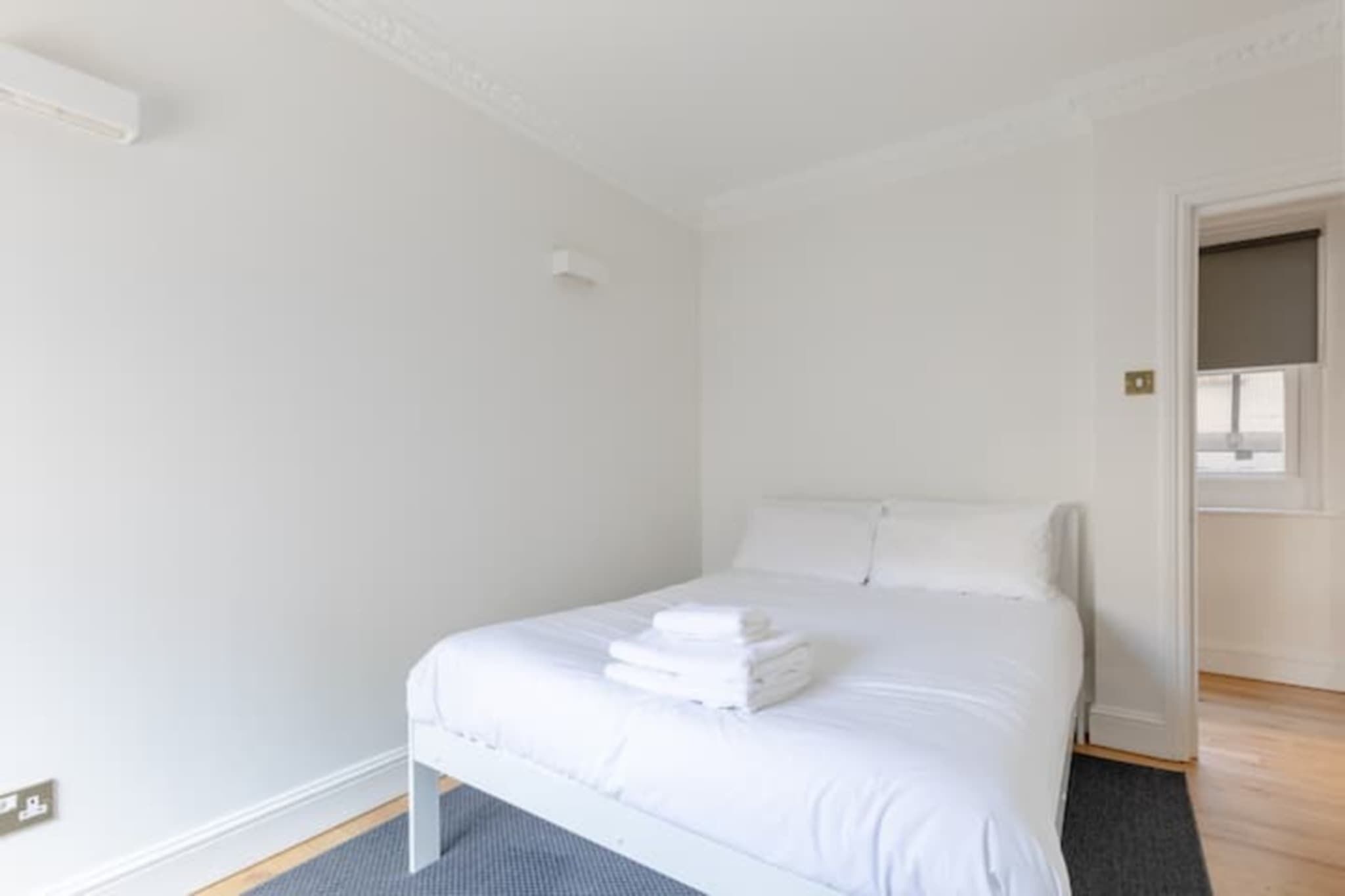 2 bedrooms, iron/ironing board, internet, bed sheets