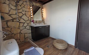 Apartment | Bathroom - Ilektra Studio Apt with Sea View (Kalamata)