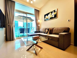 50-inch flat-screen TV with digital channels, Netflix - Lux BnB Vera Residences Burj Views (Dubai)