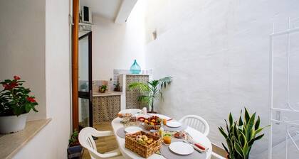 Casa Indipendente, con Veranda Esterna, due Camere Matrimoniali, Angolo Cottura