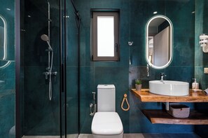 Deluxe Apartment, 1 Bedroom, Garden View | Bathroom | Shower, free toiletries, hair dryer, slippers