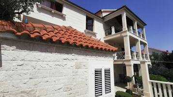 Apartment (Apartments White House - Two Bedroom ) | Exterior