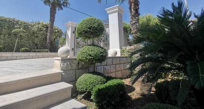 Apartments White House