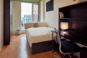 Apartment, 4 Bedrooms | Langsir/tirai gelap terus, seterika/papan seterika, Wi-fi percuma 