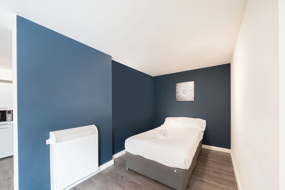 Comfort-Studio, 1 Doppelbett, Nichtraucher | Verdunkelungsvorhänge, Bügeleisen/Bügelbrett, kostenloses WLAN