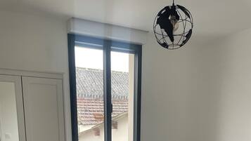 2 chambres, fer et planche à repasser, Wi-Fi, draps fournis