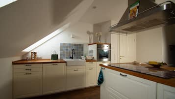 Kühlschrank, Ofen, Herdplatte, Geschirrspüler