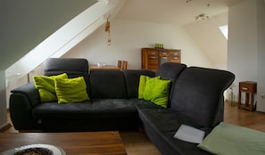 Smart TV, books, computer monitors - Pet-friendly vacation apartment "Rausszeit" (Böhlen)