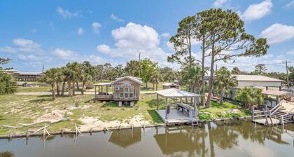 Gulf of Mexico Beach Cottage: Walk to Boat Ramp!