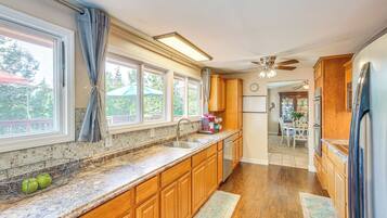 House (5 Bedrooms) | Interior