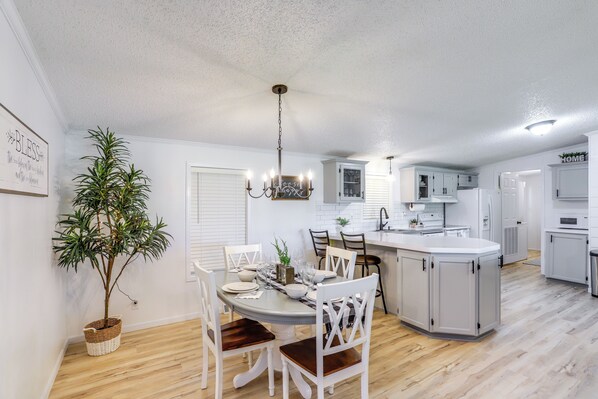 House (3 Bedrooms) | Interior