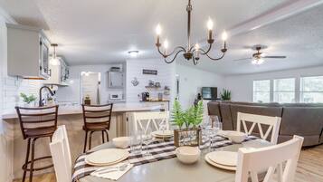 House (3 Bedrooms) | Interior