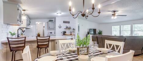 House (3 Bedrooms) | Interior