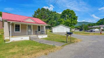 House (2 Bedrooms) | Front of property