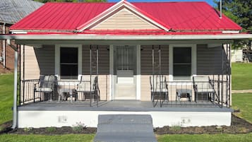 House (2 Bedrooms) | Front of property