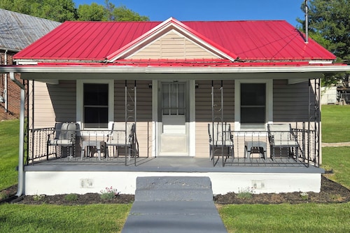 Cozy Tazewell Home w/ Grill on Back of the Dragon!