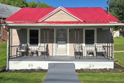 Cozy Tazewell Home w/ Grill on Back of the Dragon!