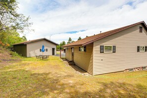 House (3 Bedrooms) | Interior - 'northwood Tours Escape' w/ Boat Dock Access! (Minocqua)