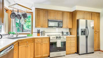 House (3 Bedrooms) | Interior