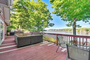 Interior - Charming Wolcott Cottage w/ Fire Pit & Mini Dock (Wolcott)