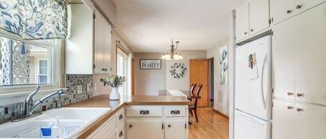 House (3 Bedrooms) | Interior