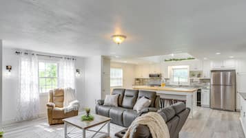 House (2 Bedrooms) | Interior