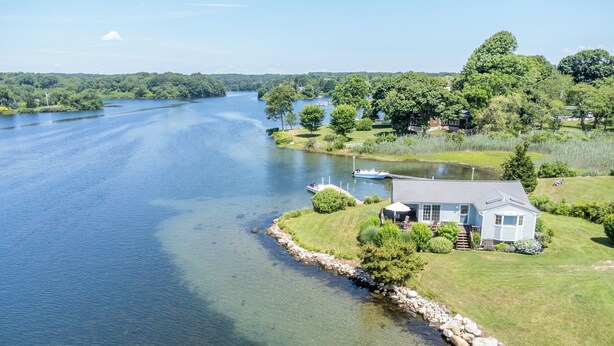 A house by a lake with a dock and boat. - Sweet Family Cottage on Beautiful Potter's Pond in East Matunuck (South Kingstown)