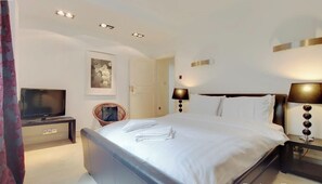 Signature Apartment, 4 Bedrooms | 4 bedrooms, blackout drapes, iron/ironing board, free WiFi - The Lancaster Residences (London)