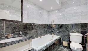 Signature Apartment, 4 Bedrooms | Bathroom - The Lancaster Residences (London)