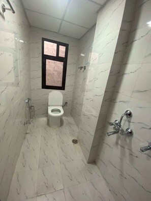 Classic Room | Bathroom
