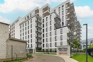 Front of property - LUX Apartments by Renters Prestige (Warsaw)