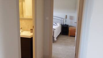 2 habitaciones, tabla de planchar con plancha y wifi gratis