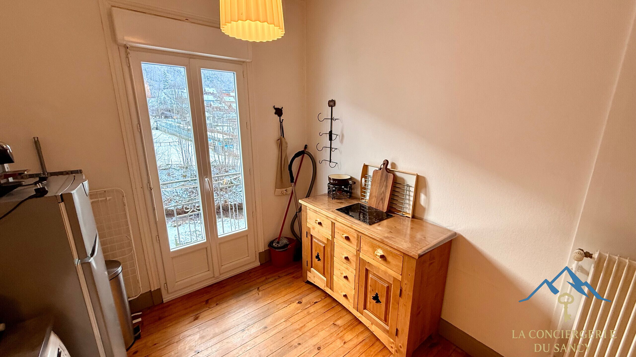 Kjøleskap, mikrobølgeovn, ovn og oppvaskmaskin