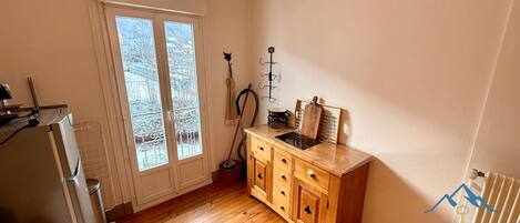 Kjøleskap, mikrobølgeovn, ovn og oppvaskmaskin