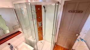Dusche, Haartrockner, Shampoo