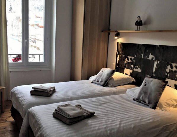 2 bedrooms, iron/ironing board, travel cot, free WiFi