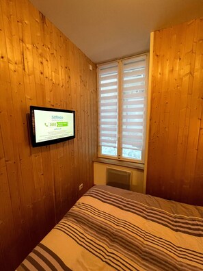 Bügeleisen/Bügelbrett, Reisekinderbett, kostenloses WLAN