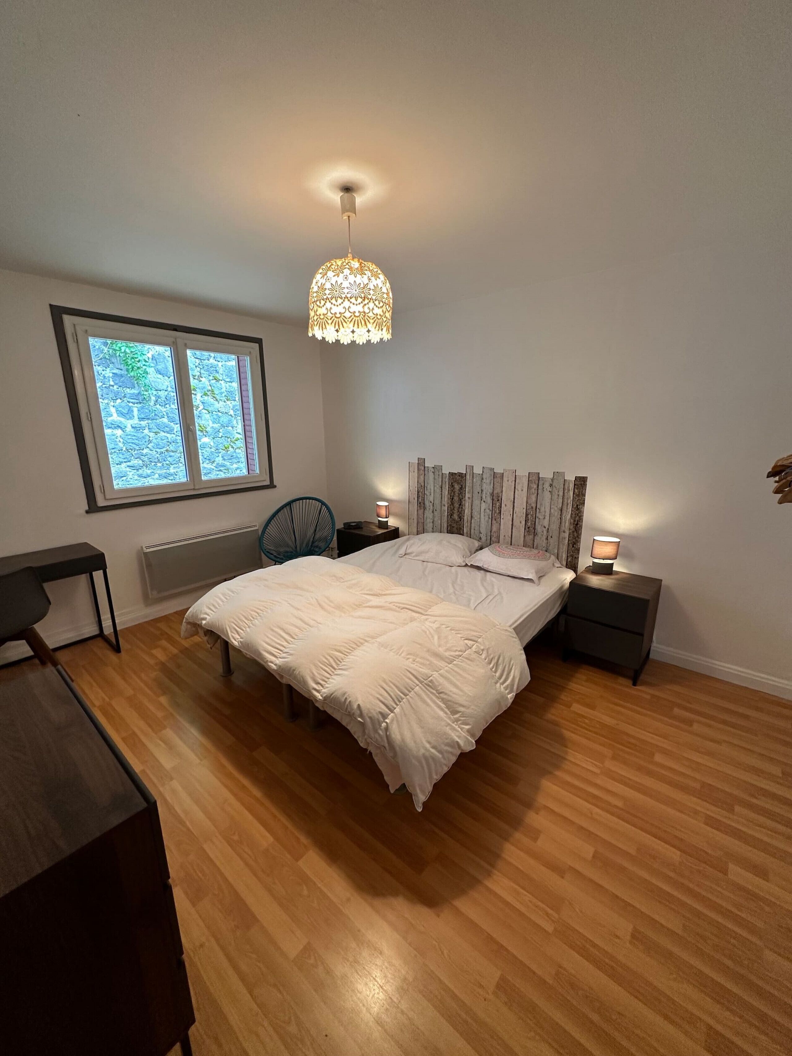 5 slaapkamers, een strijkplank/strijkijzer, reisbedje, gratis wifi