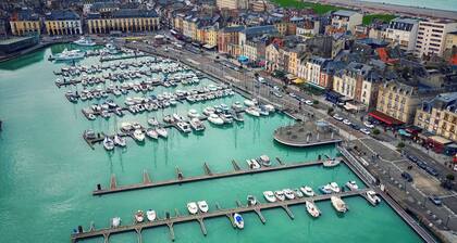 "Le Panorama du Quai Henri IV" Port view - City center