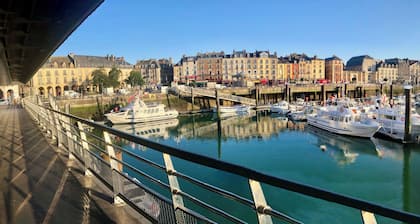 "Le Panorama du Quai Henri IV"
Vue Port - Centre ville