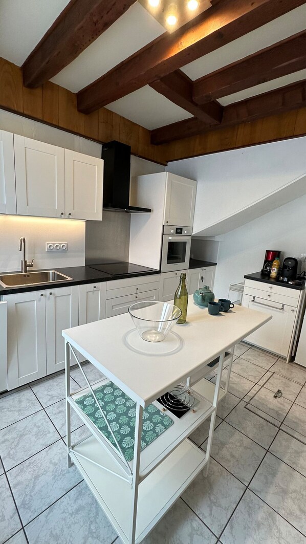 Kühlschrank, Mikrowelle, Ofen, Geschirrspüler