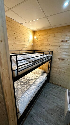 1 chambre, fer et planche à repasser, Wi-Fi gratuit